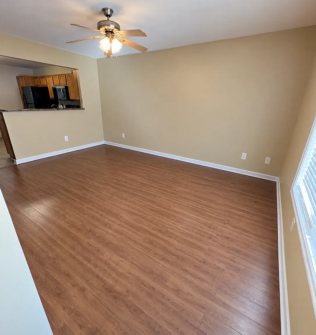 2 bed, 2.5 bath, 928 sqft, $1,100 — Photo 2