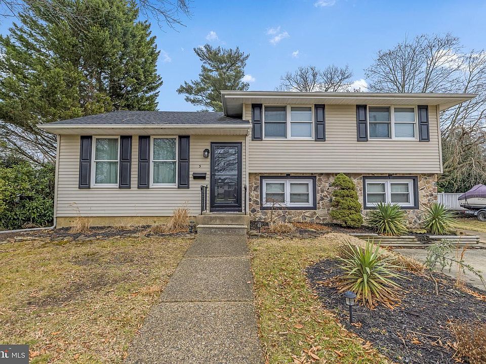 1st image of 5 Meadow Ln