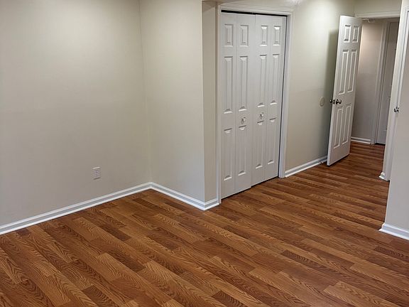 3rd image of 9604 Vinca Cir