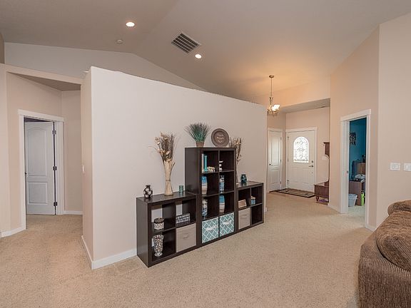 3rd image of 4407 Artesia Dr