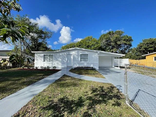 4 bed, 2.0 bath, 1346 sqft, $2,900 — Photo 1