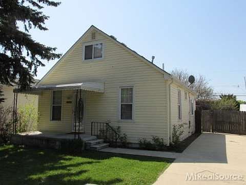 3rd image of 17310 Castle St