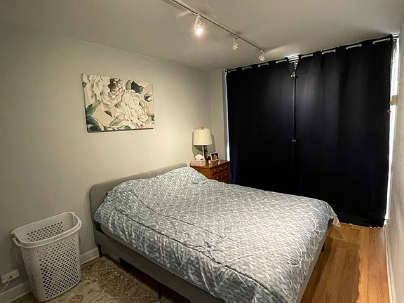 3rd image of 4343 N Clarendon Ave APT 1111