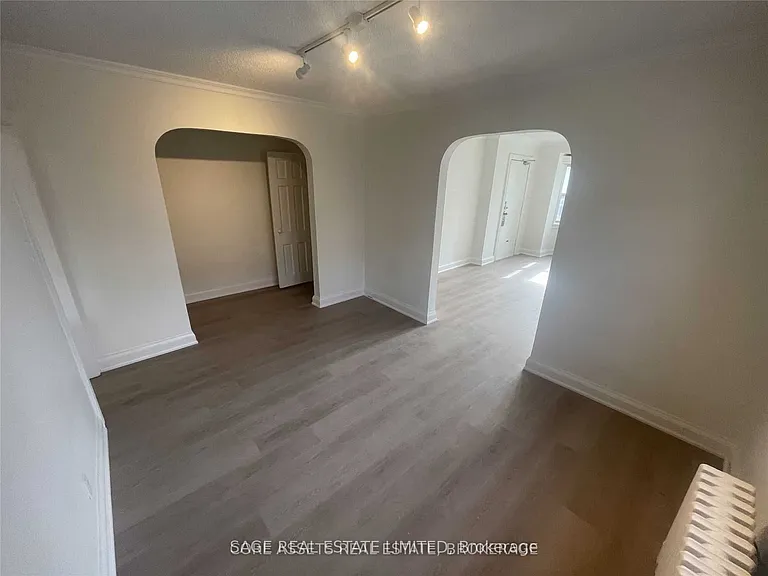 1083 Avenue Rd #4 — Photo 11