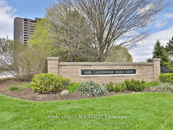 1535 Lakeshore Rd E #205, Mississauga, ON L5E 3E2