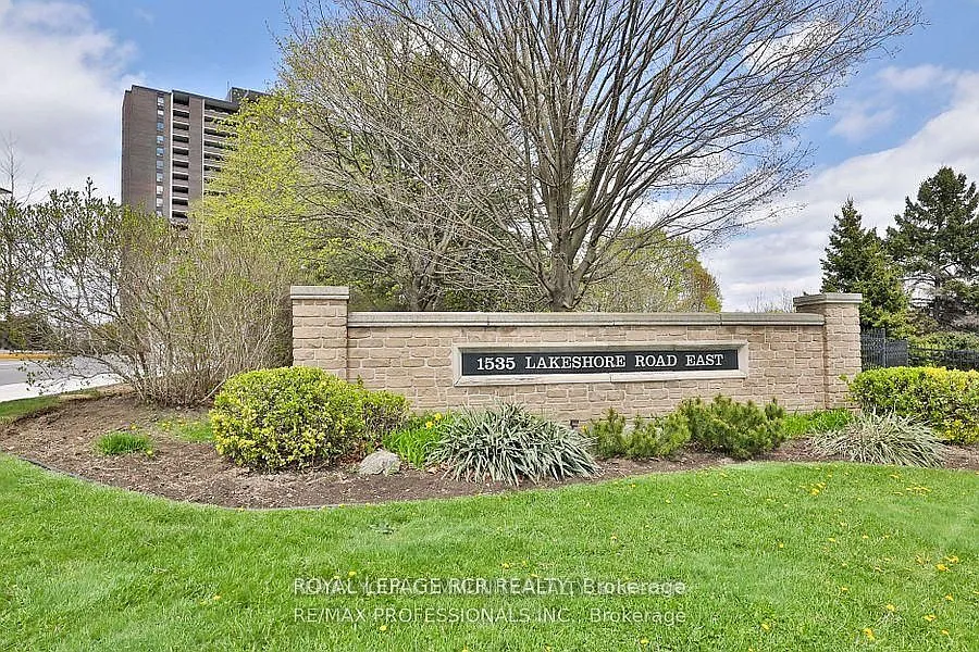 1535 Lakeshore Rd E #205 photo 1