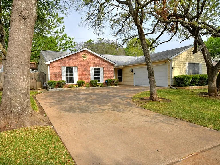 11502 Toledo Dr — Photo 3