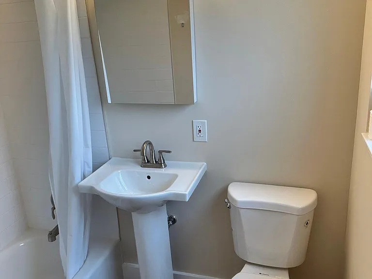 61 NW 35th St #2 — Photo 25