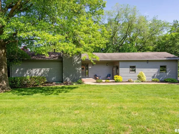 28013 230th St, Le Claire, IA 52753