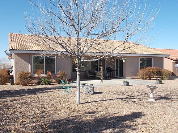 3rd image of 916 W Saguaro Dr