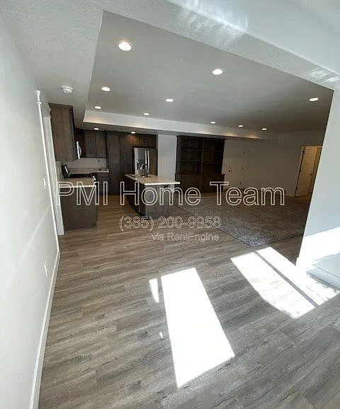 1284 E Mary Ln — Photo 3