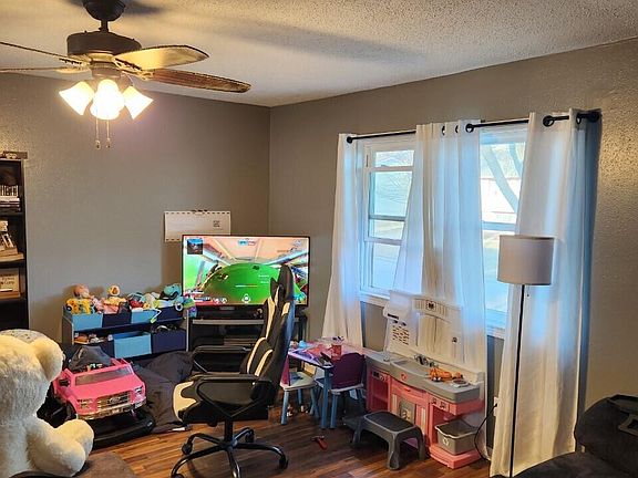 2nd image of 1809 Sunnyslope Dr