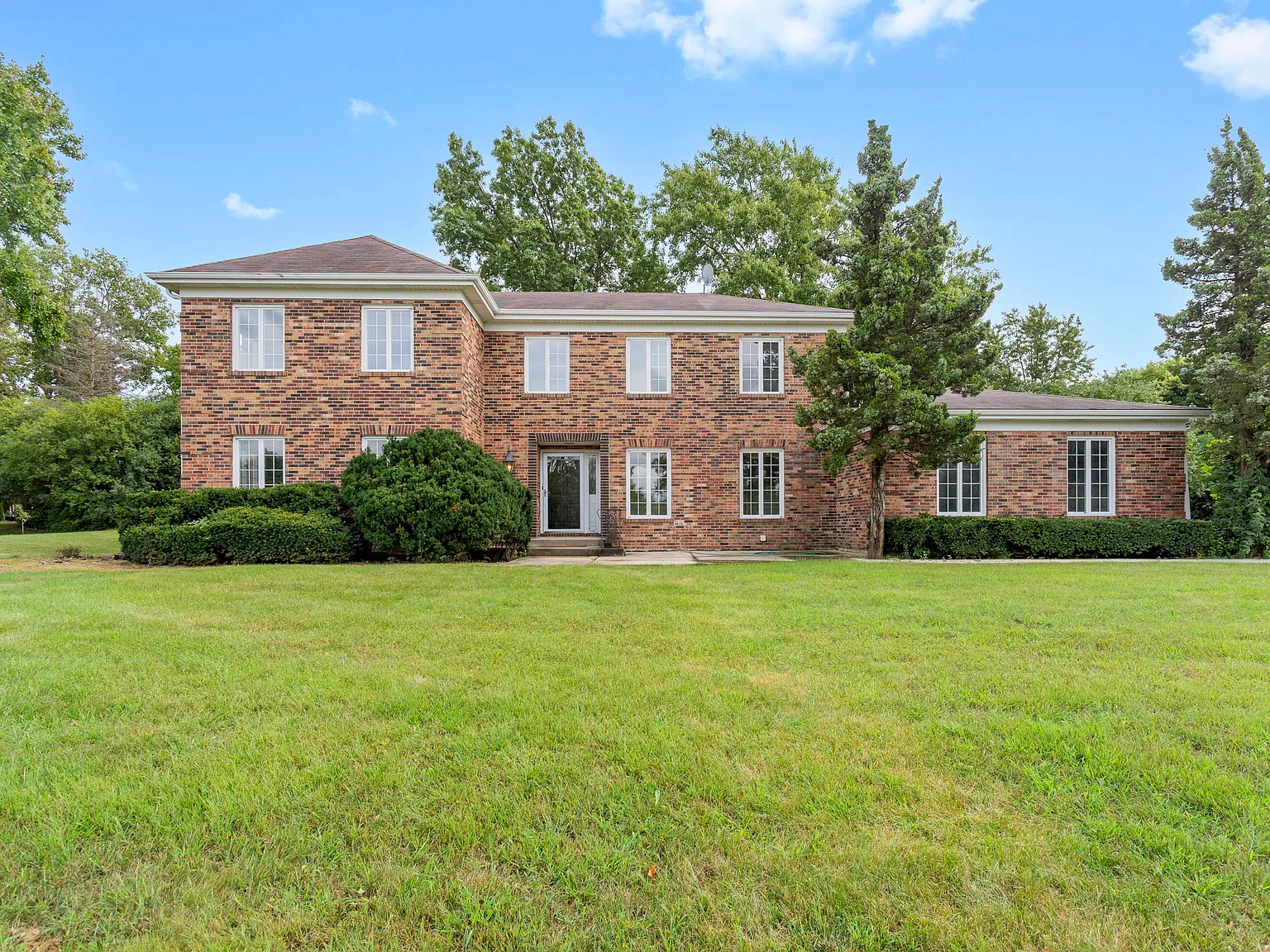 5 bed, 2.5 bath, 3339 sqft, $4,700 — Photo 1