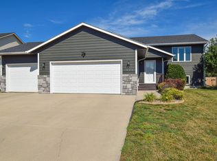 606 Eagle Ave, Harrisburg, SD 57032