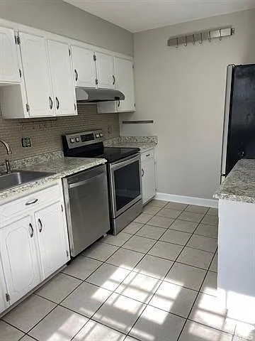 704 Collington Dr — Photo 4