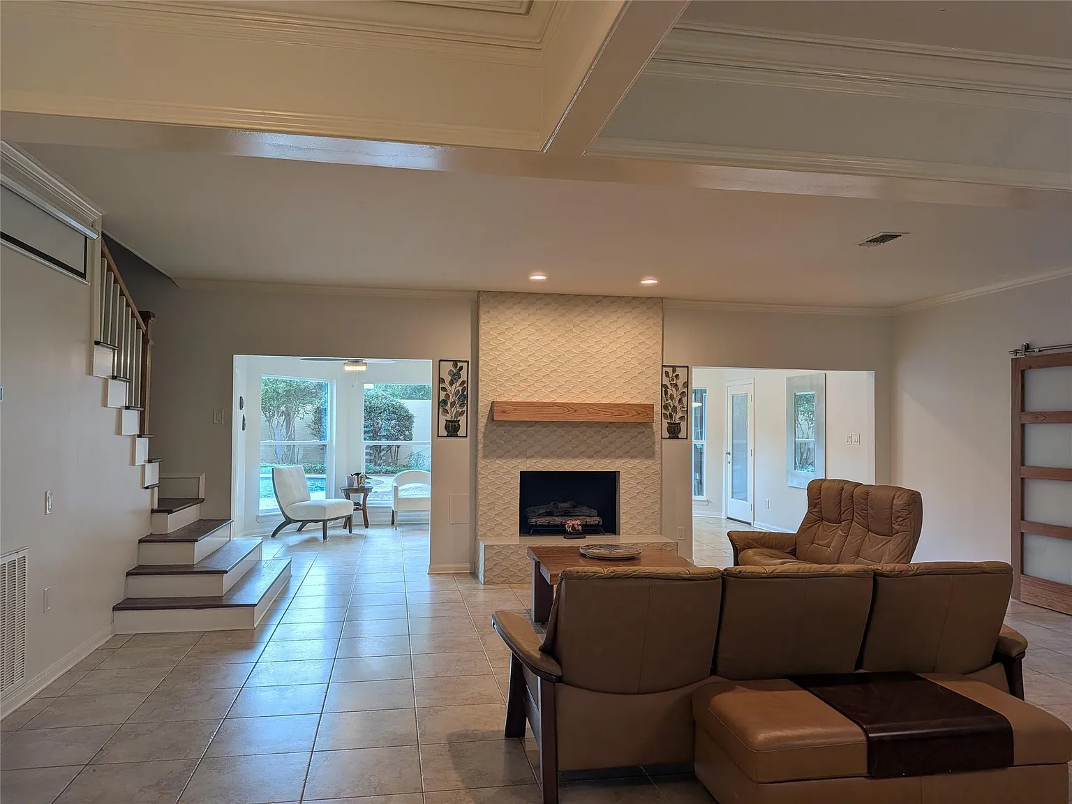 4 bed, 2.5 bath, 3264 sqft, $4,500 — Photo 3