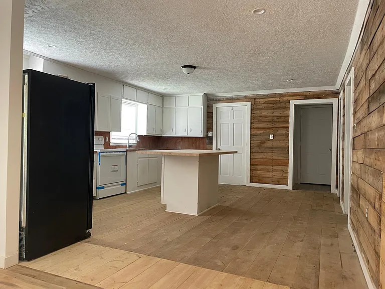 715 Corinth Rd — Photo 16