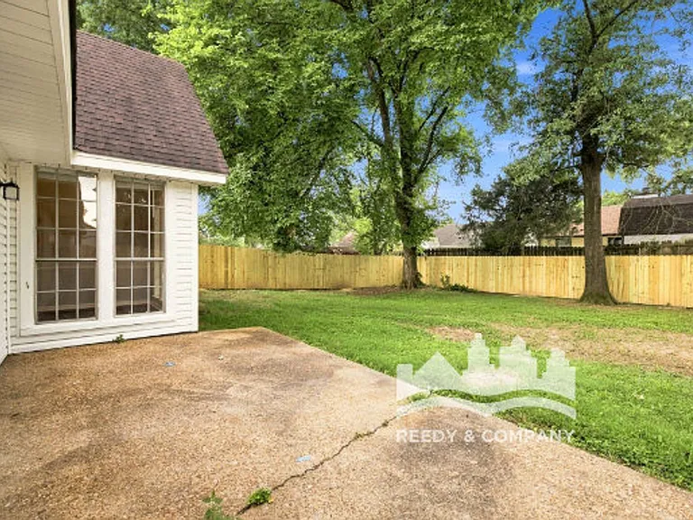 6213 Holly Park Dr — Photo 32