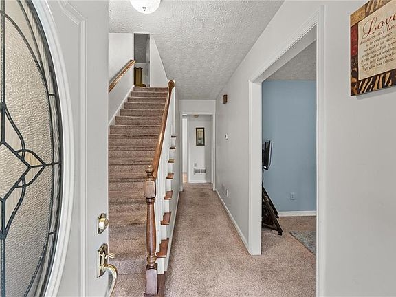 5th image of 165 Hayes Cir