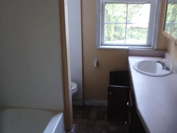 4th image of 533 Woodmont Ave