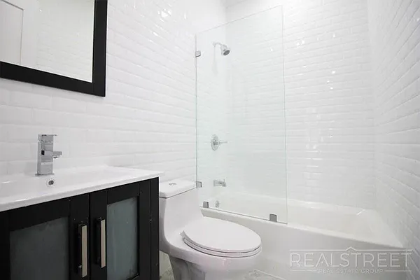 Rented by Real Street Inc | media 25