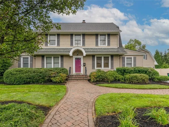 96 Old Middletown Road, Pearl River, NY 10965