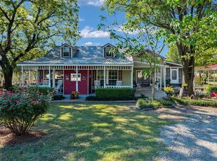 409 E Saunders St, Trenton, TX 75490