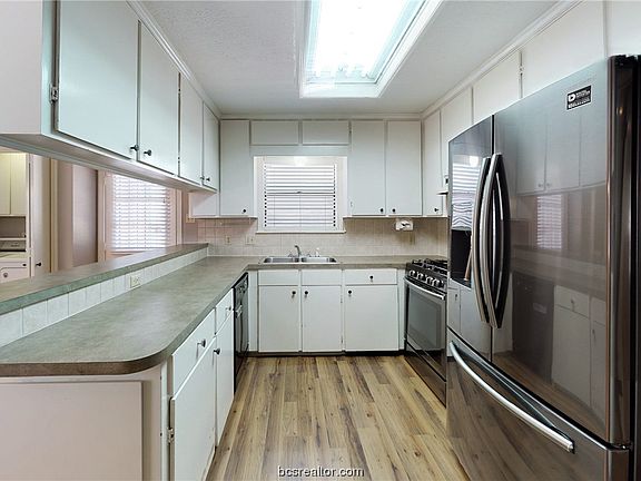 5th image of 2405 E Briargate Dr