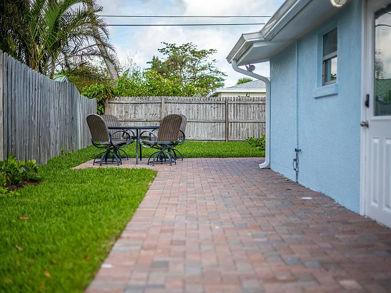 230 Avenida Central — Photo 4