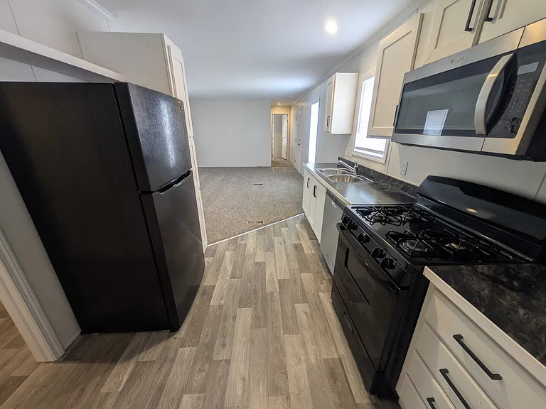 38000 Le Chateau Blvd #402 — Photo 8