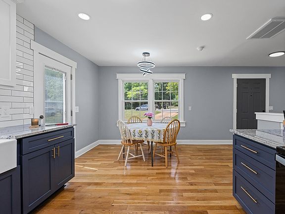 3rd image of 10 Willowtree Ct
