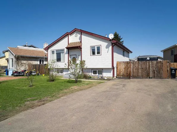 170 W Fullerton Dr, Wood Buffalo, AB T9K 1P8