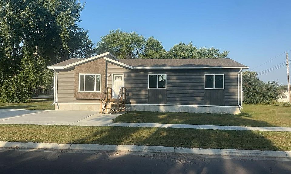 1st image of 380 E 4th St
