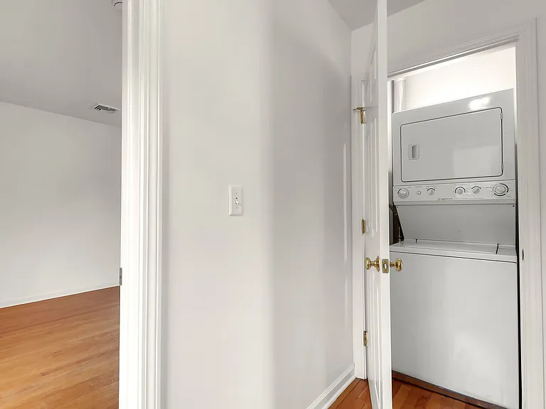 Washer/dryer on upper level