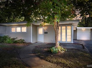6 Redwood Dr, Florissant, MO 63031