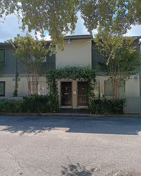 1st image of 3216 Oak St APT 7
