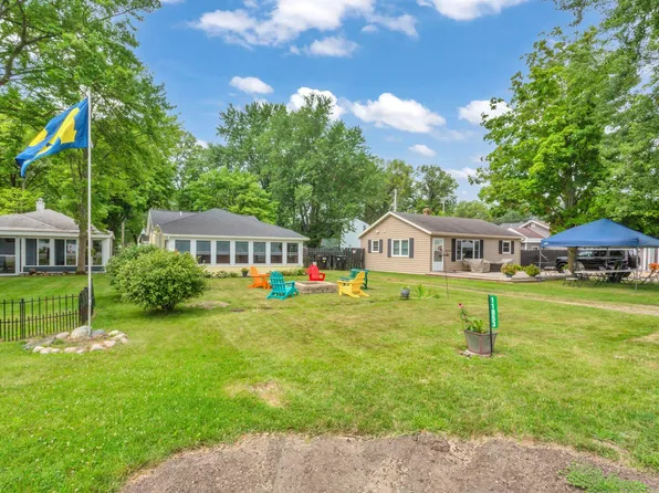 11853 Marsh Rd, Shelbyville, MI 49344