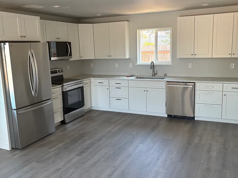 4009 L Ave #B — Photo 3