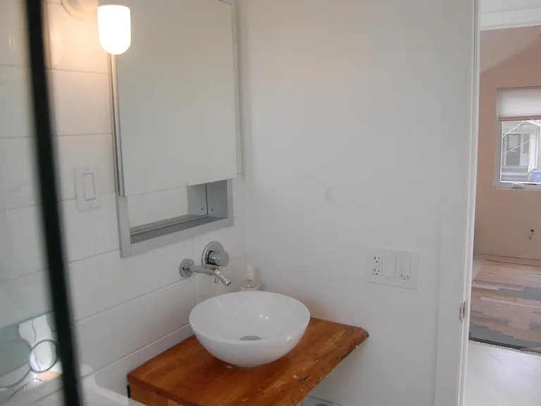 1014 Exchange St — Photo 3