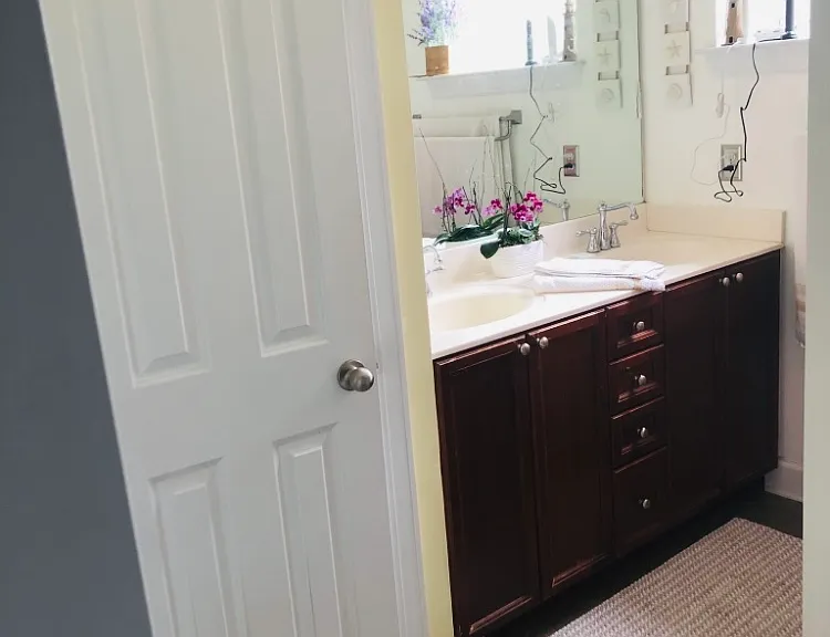 8912 Lyman Ln — Photo 13