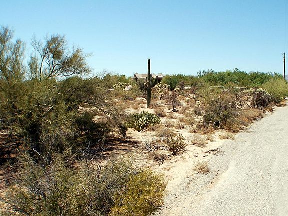 4th image of 9801 N Camino De Oeste