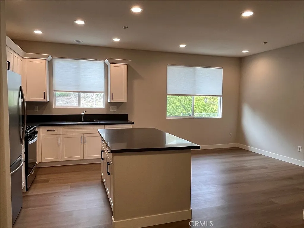 3 bed, 2.5 bath, 1502 sqft, $4,500 — Photo 4