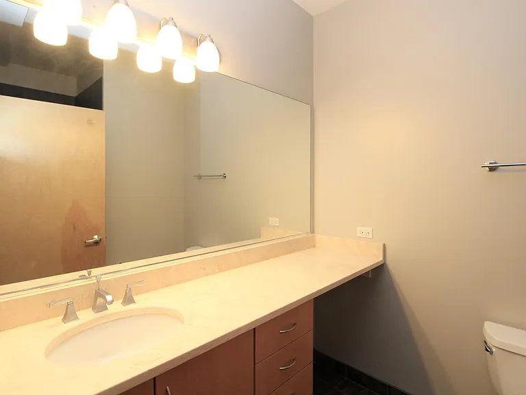 1870 N Winnebago Ave #2D — Photo 9