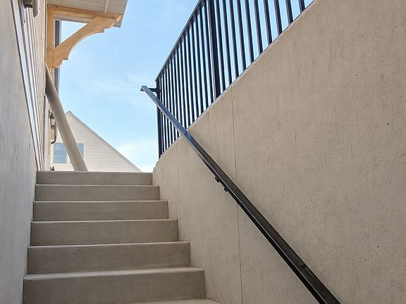 4th image of 2743 W Aurora Ave