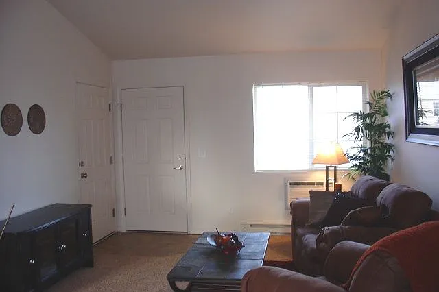 1 bed, 1.0 bath, 650 sqft, $1,125 — Photo 3
