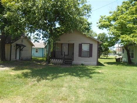 1st image of 413 E Avenue B
