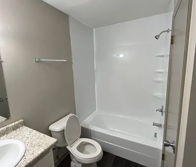 215 Ash St #6 — Photo 7
