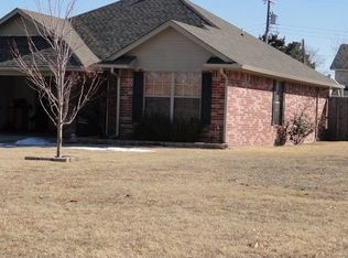 216 SE 2nd St, Moore, OK 73160