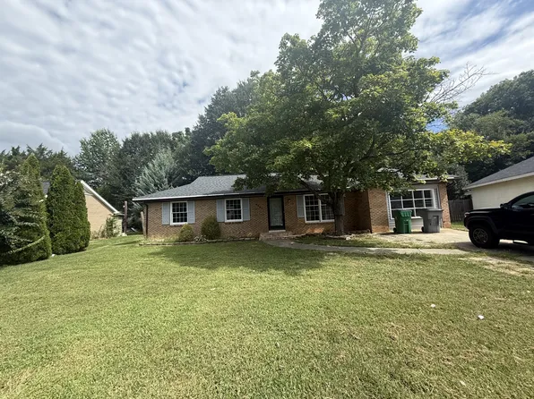 8027 Country Oaks Rd, Charlotte, NC 28227