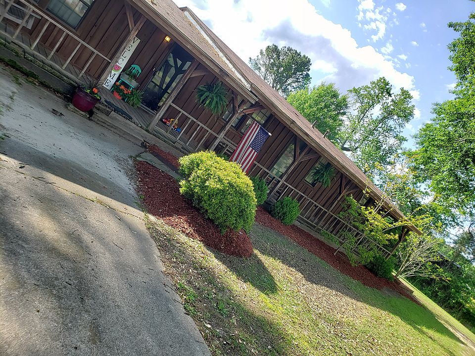 1st image of 631 Columbia Road 25